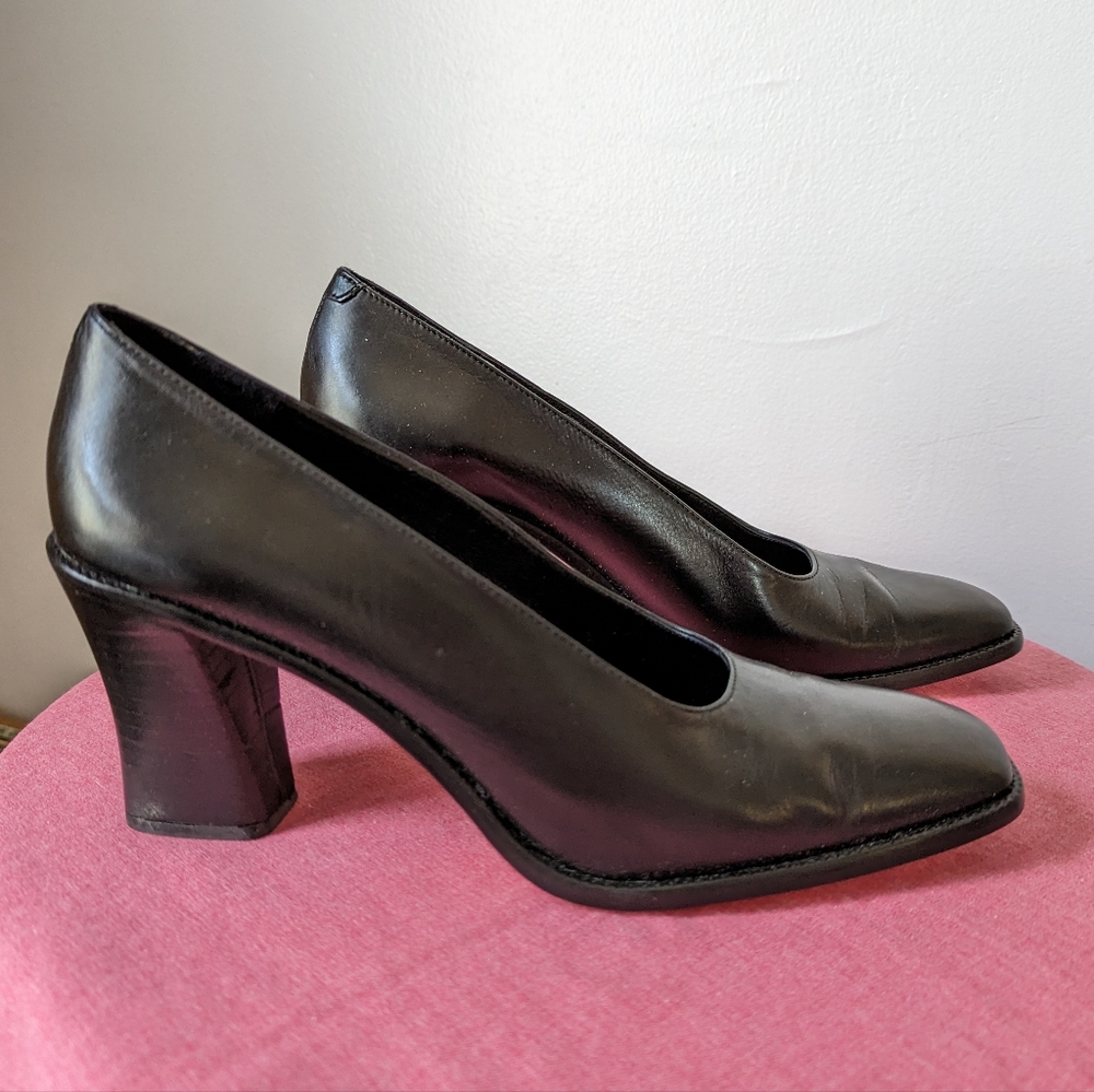 Vintage Minimal Black Leather Block Heel Pumps